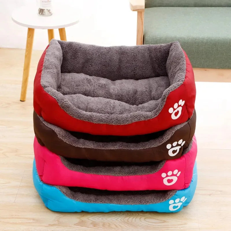 Gepolstertes Hundebett mit hohem Rand
