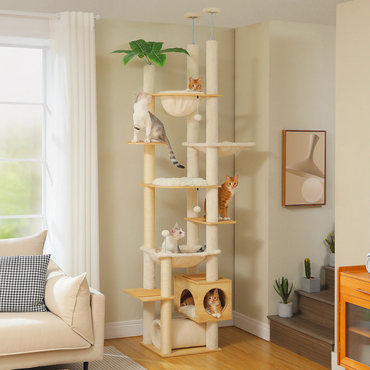 Árbol rascador beige de techo a suelo con hamaca y varios niveles