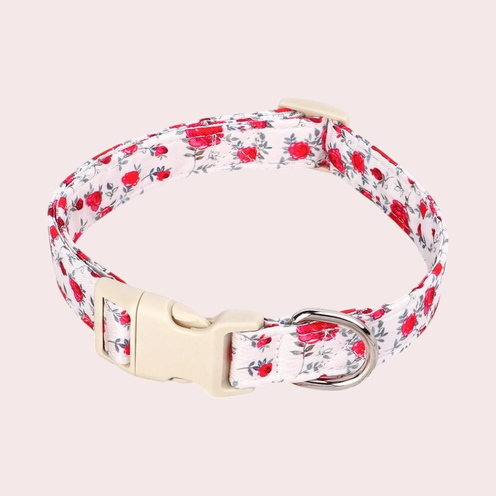 Collar Ajustable de Flores Rojo para Perros – Estilo y Comodidad